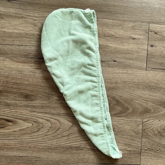 🔥SALE- any 4/$20. Hair Towel - Picture 1 of 2